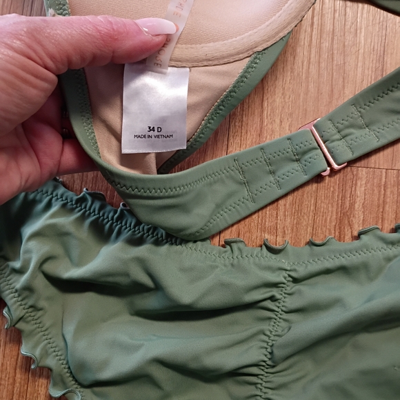 Shade & Shore Green Ruffled Bikini Set - Picture 5 of 6